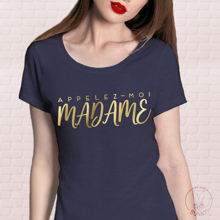 Future mariée Imprimé en France T-Shirt Appelez moi Madame bleu et rose vif 