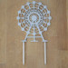 Décoration de gâteau Grande Roue pailletée, vue à plat de face