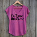 T-Shirt Call me Madame col V, couleur framboise