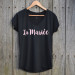 T-shirt noir La Mariée Col V, texte en rose bonbon